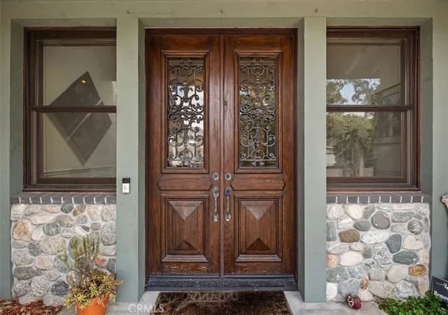 Photo 3 of Sale Pending at 1815 Kinglet Ct, Costa Mesa, CA 92626 | MLS# OC26102898 | Listing updated on 2026-10-05