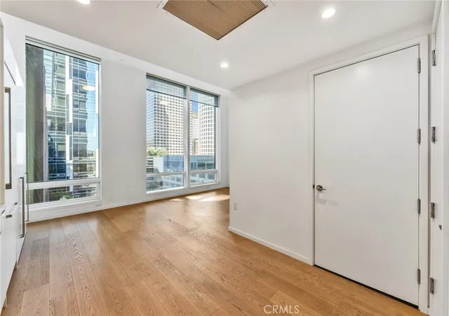 2nd image of 877 Francisco St #805, Los Angeles, CA 90017 | MLS# TR26102986