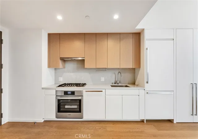 3rd image of 877 Francisco St #805, Los Angeles, CA 90017 | MLS# TR26102986