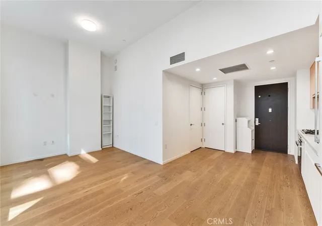 4th image of 877 Francisco St #805, Los Angeles, CA 90017 | MLS# TR26102986