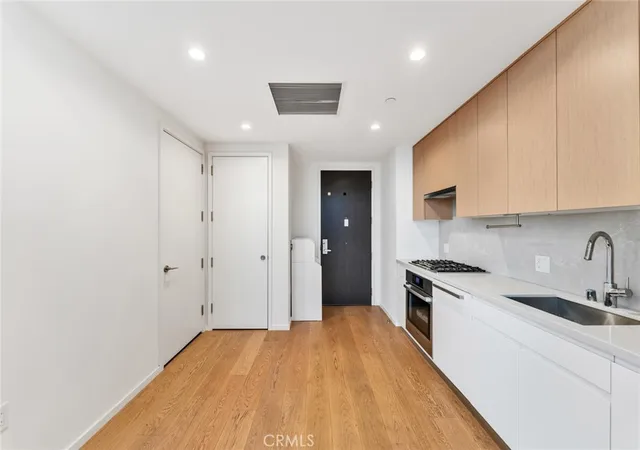 5th image of 877 Francisco St #805, Los Angeles, CA 90017 | MLS# TR26102986