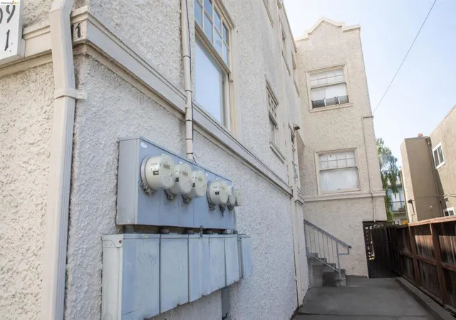 25th image of 701 43rd St, Oakland, CA 94609 | MLS# 41134524