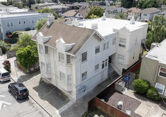 2nd image of 701 43rd St, Oakland, CA 94609 | MLS# 41134524