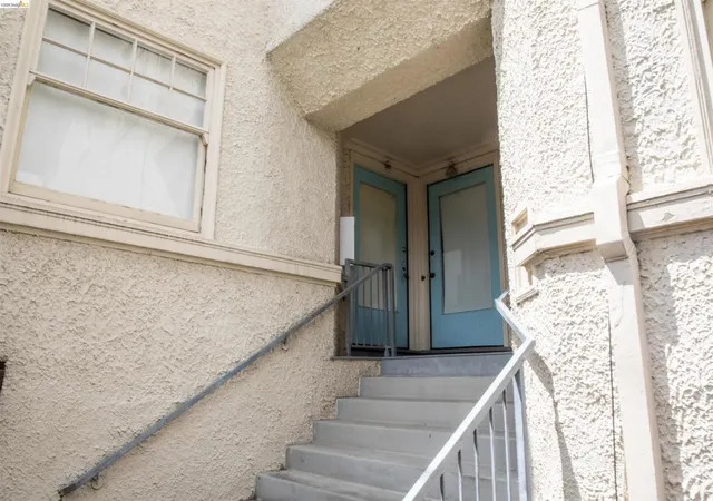 3rd image of 701 43Rd St, Oakland, CA 94609 | MLS# 41134524