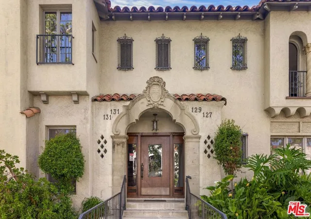 2nd image of 127 S Sycamore Ave, Los Angeles, CA 90036 | MLS# 26827805