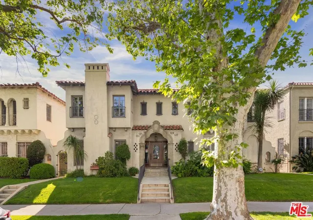 3rd image of 127 S Sycamore Ave, Los Angeles, CA 90036 | MLS# 26827805
