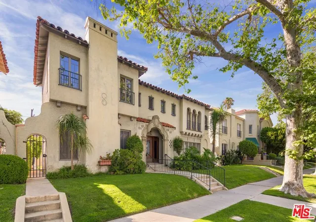4th image of 127 S Sycamore Ave, Los Angeles, CA 90036 | MLS# 26827805