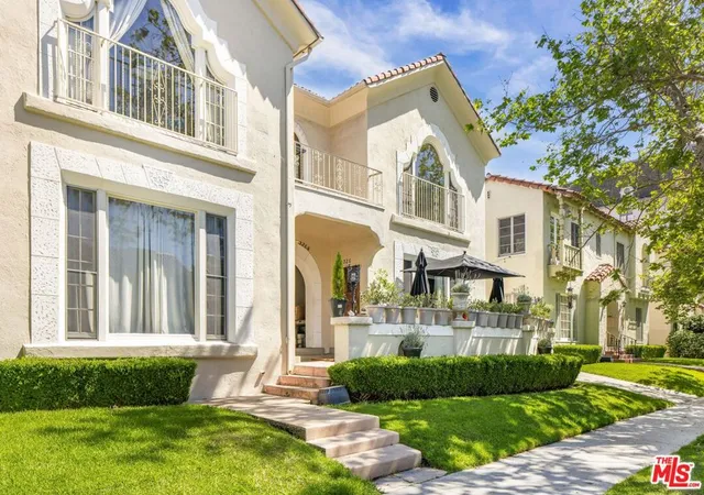 2nd image of 326 N Sycamore Ave, Los Angeles, CA 90036 | MLS# 26813983