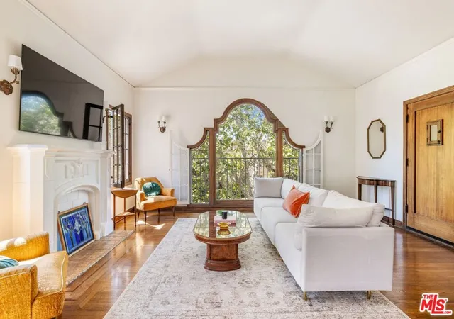 5th image of 326 N Sycamore Ave, Los Angeles, CA 90036 | MLS# 26813983