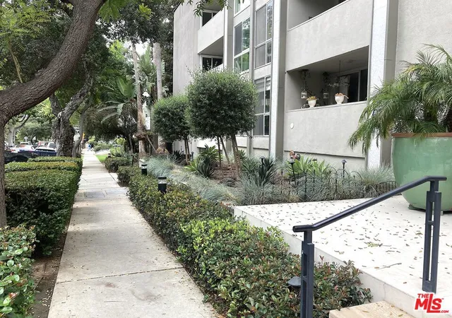 3rd image of 1025 N Kings Rd #115, West Hollywood, CA 90069 | MLS# 26833531