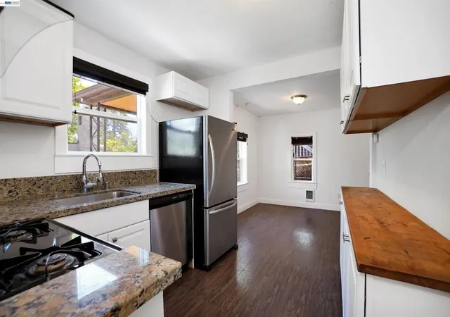Photo 1 of Sale Pending at 2821 Vallecito Pl, Oakland, CA 94606 | MLS# 41134563 | Listing updated on 2026-09-06