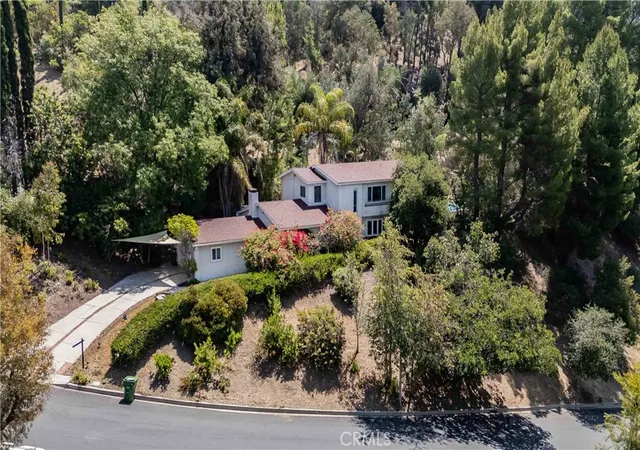 3rd image of 3636 Dellvale Pl, Encino, CA 91436 | MLS# IV26104498