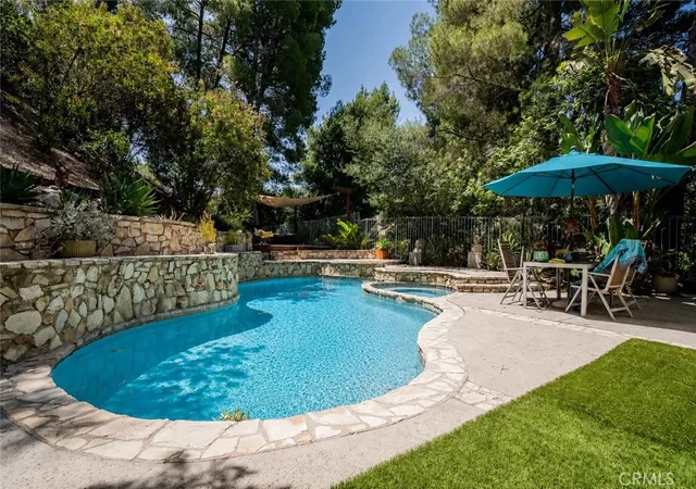 4th image of 3636 Dellvale Pl, Encino, CA 91436 | MLS# IV26104498
