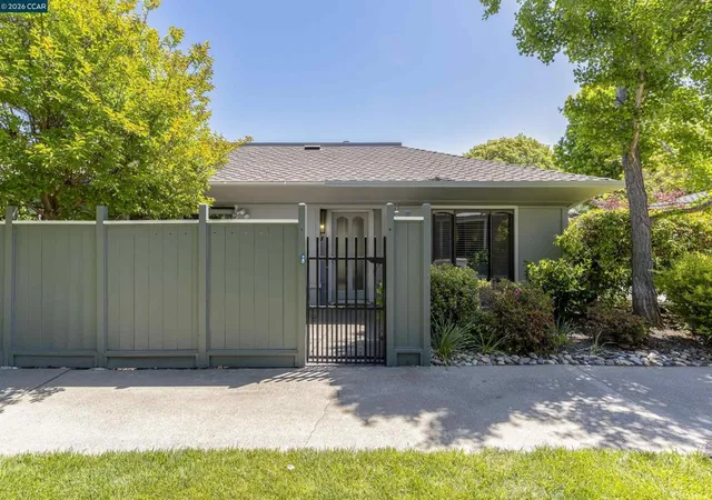 Listing Photo 4 - Condo for sale in building located at 1109 Golden Rain Rd, Walnut Creek, CA 94595 - Unit #4