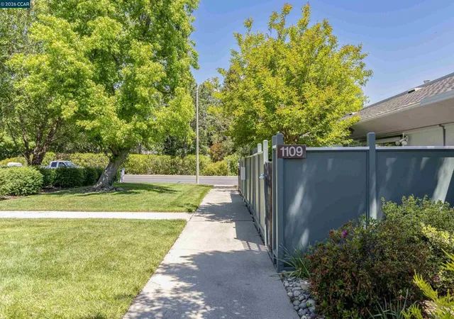 Listing Photo 5 - Condo for sale in building located at 1109 Golden Rain Rd, Walnut Creek, CA 94595 - Unit #4