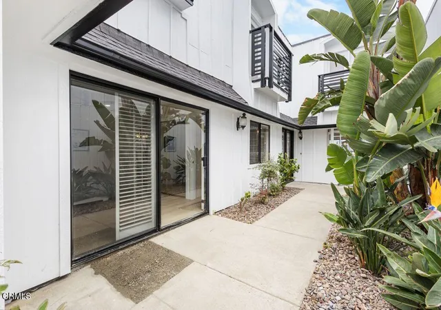 3rd image of 4630 Eastbourne, Oxnard, CA 93035 | MLS# V1-36394