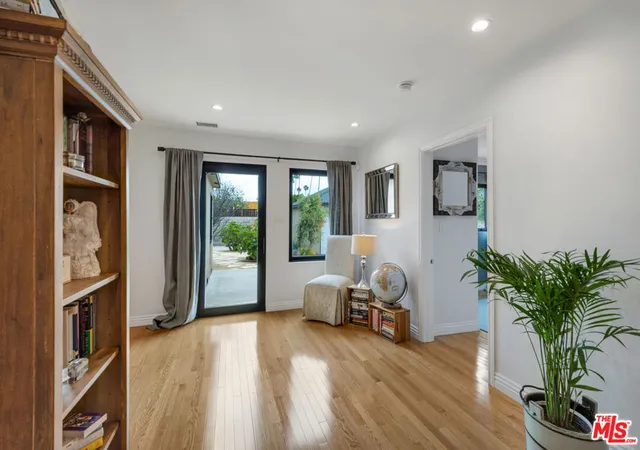 3rd image of 3558 S Muirfield Rd, Los Angeles, CA 90016 | MLS# 26833321