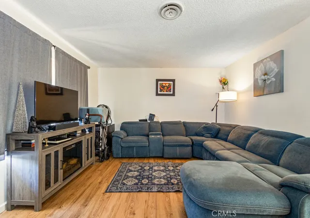 Photo 2 of Single family home for sale at 516 Onyx, Hemet, CA 92543 | MLS# IG26037016 | Listing updated on 2026-09-21