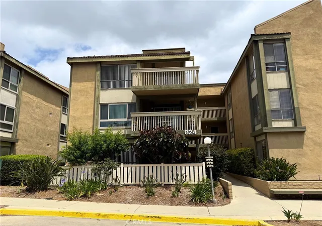 Photo 1 of Condo for sale at 824 Pinetree Cir #36, Thousand Oaks, CA 91360 | MLS# IV26104372 | Listing updated on 2026-09-12
