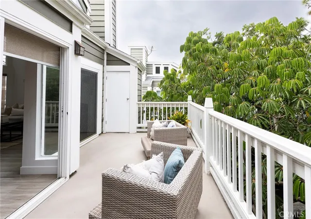 Listing Photo 4 - Condo for sale in building located at 3010 Elmira, Costa Mesa, CA 92626 - Unit #42