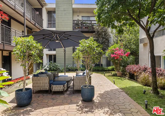 2nd image of Park Villas, Los Angeles, CA 90020