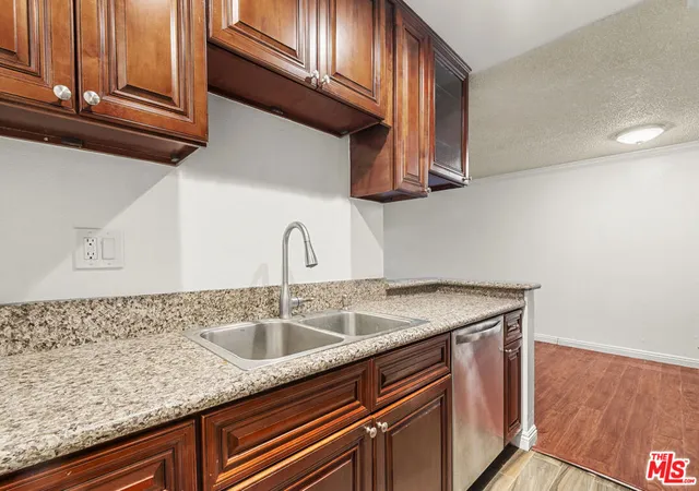 5th image of 525 S Ardmore Ave #107, Los Angeles, CA 90020 | MLS# 26833915