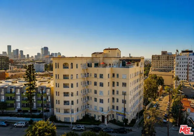 3rd image of 2430 Ocean View Ave, Los Angeles, CA 90057 | MLS# 26831741
