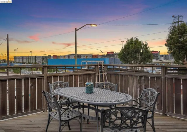 2nd image of 530 E 8Th St, Oakland, CA 94606