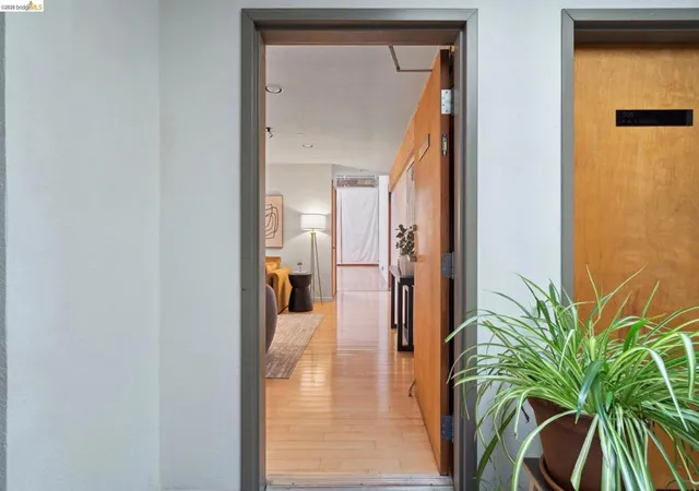 4th image of 530 E 8Th St #207, Oakland, CA 94606 | MLS# 41134625