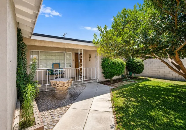3rd image of 9661 Tamarind Ave, Fontana, CA 92335 | MLS# HD26103915