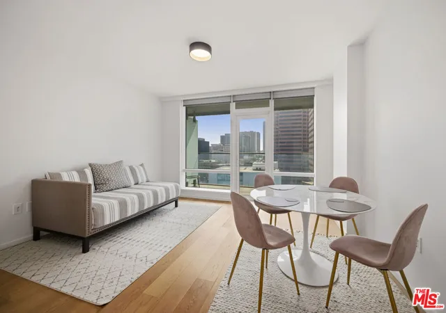 3rd image of 877 Francisco St #1119, Los Angeles, CA 90017 | MLS# 26833989