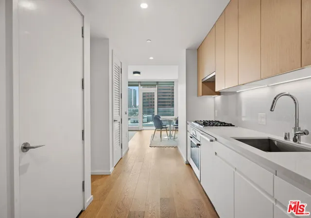 5th image of 877 Francisco St #1119, Los Angeles, CA 90017 | MLS# 26833989