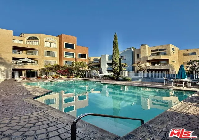 Homes for sale in Long Beach, CA | 550 Orange Avenue, Long Beach, CA 90802 | Houzeo