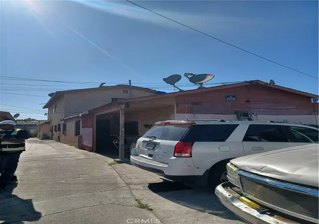 1st image of 6111 Menlo, Los Angeles, CA 90044 | MLS# IV26105060