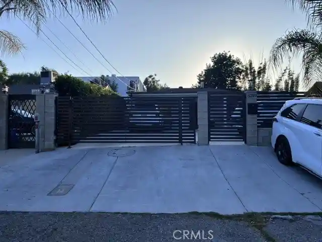 Photo 1 of Sale Pending at 6249 Longridge, Van Nuys, CA 91401 | MLS# IV26105009 | Listing updated on 2026-10-19