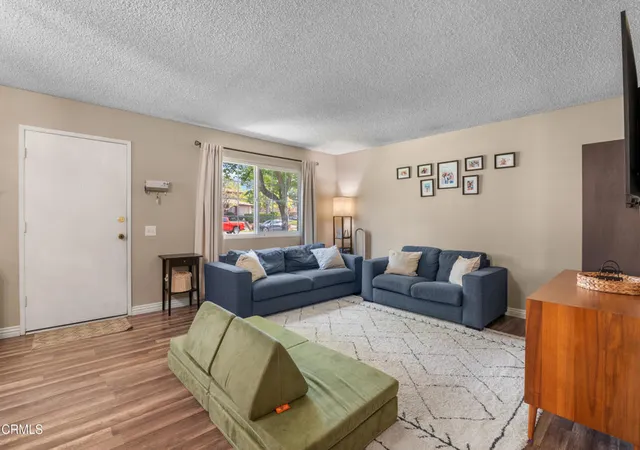 3rd image of 1124 W Calle Del Sol, Azusa, CA 91702