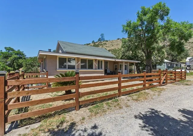 3rd image of 31341 Airline Hwy, Paicines, CA 95043 | MLS# ML82047192