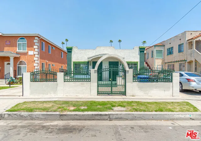 1st image of 535 W 54th St, Los Angeles, CA 90037 | MLS# 26832565
