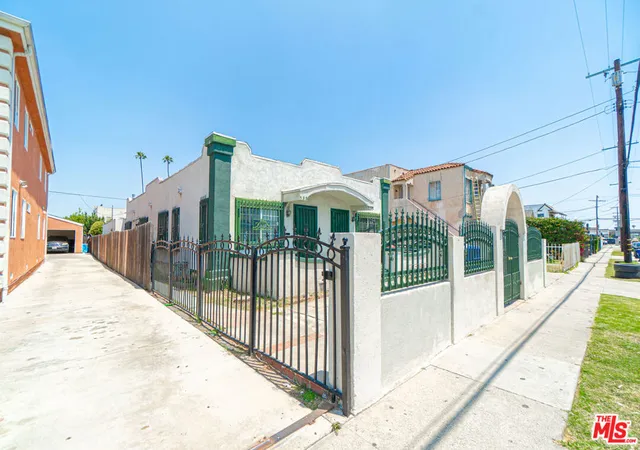 2nd image of 535 W 54th St, Los Angeles, CA 90037 | MLS# 26832565