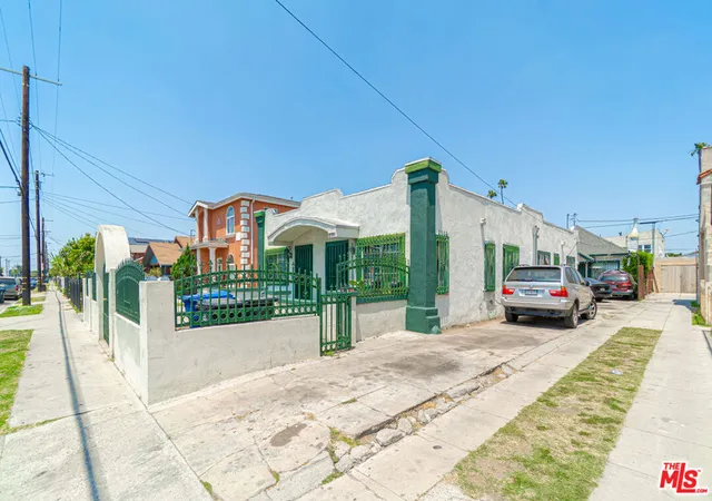 3rd image of 535 W 54Th St, Los Angeles, CA 90037 | MLS# 26832565
