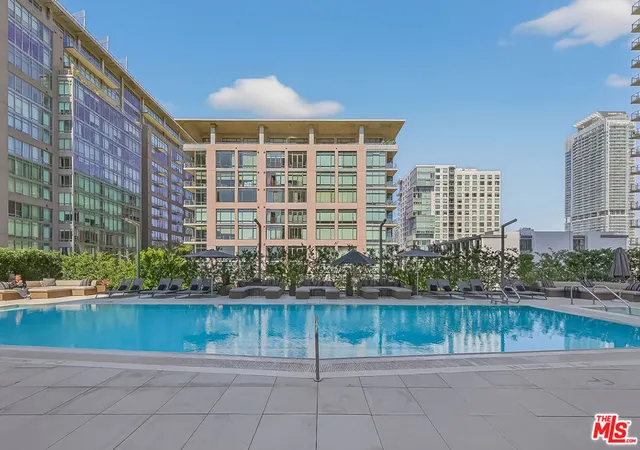 2nd image of 1155 S Grand Ave, Los Angeles, CA 90015