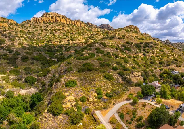 3rd image of 200 Amigo Rd, Chatsworth, CA 91311 | MLS# SR26105303