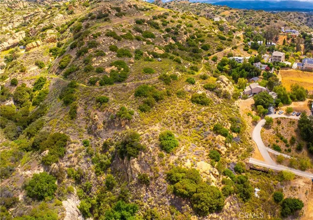 5th image of 200 Amigo Rd, Chatsworth, CA 91311 | MLS# SR26105303