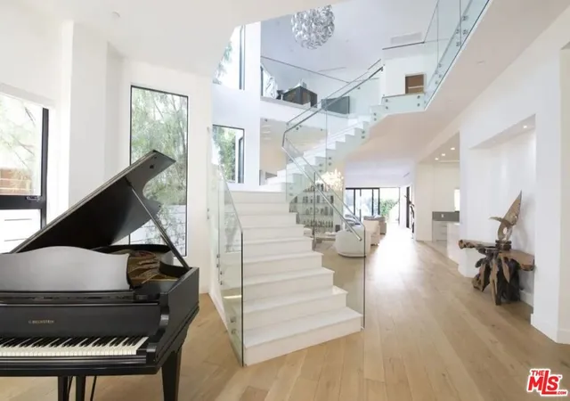 4th image of 748 N Detroit St, Los Angeles, CA 90046 | MLS# 26834015
