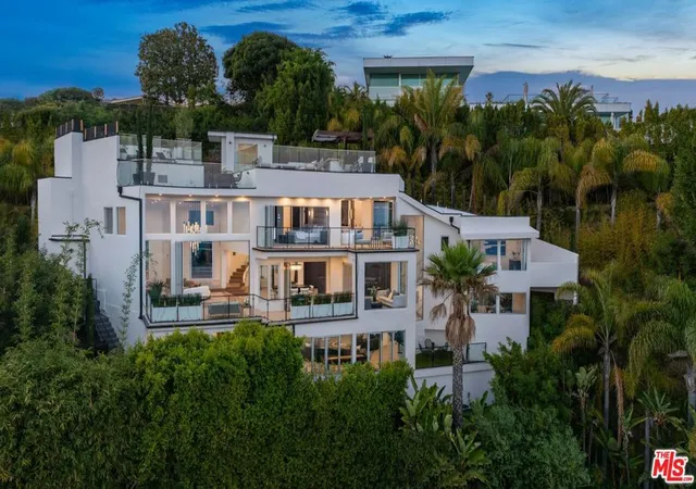 1st image of 9270 Kinglet Dr, Los Angeles, CA 90069 | MLS# 26833003
