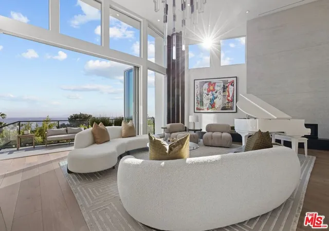 4th image of 9270 Kinglet Dr, Los Angeles, CA 90069 | MLS# 26833003