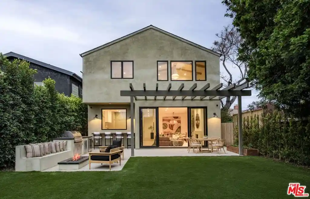 Photo 1 of Sale Pending at 1016 Palms Blvd, Venice, CA 90291 | MLS# 26834179 | Listing updated on 2026-08-03