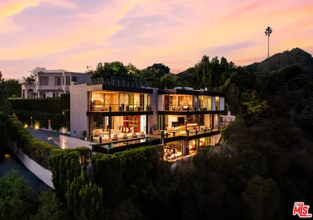 Photo 2 of Mansion for sale at 9199 Thrasher Ave, Los Angeles, CA 90069 | MLS# 26834263 | Listing updated on 2026-08-31