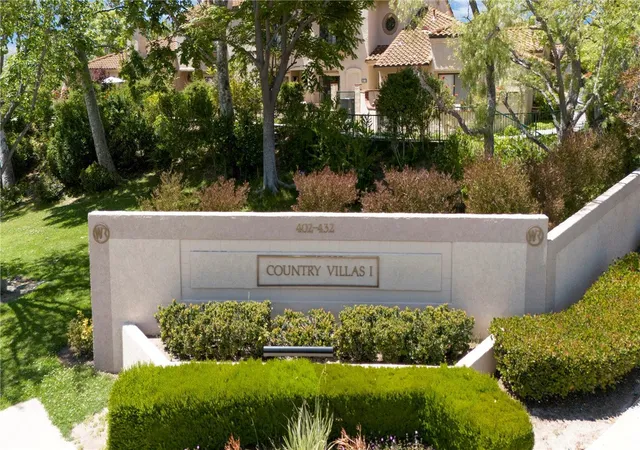 Homes for sale in Simi Valley, CA | 424 Country Club Drive, Simi Valley, CA 93065 | Houzeo