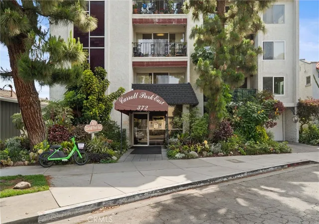 Homes for sale in Long Beach, CA | 372 Carroll, Long Beach, CA 90814 | Houzeo